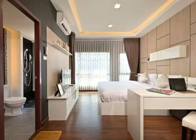 Modern bedroom with en-suite bathroom