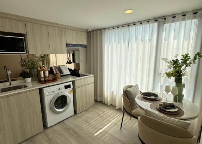 Modern kitchen with dining area