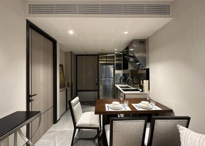 Modern kitchen with dining area