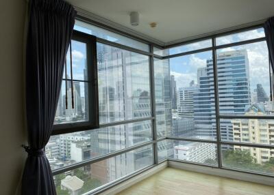 Corner window with city view