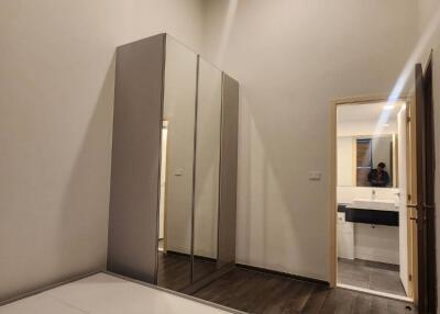 Modern bedroom with mirror wardrobe and view into bathroom