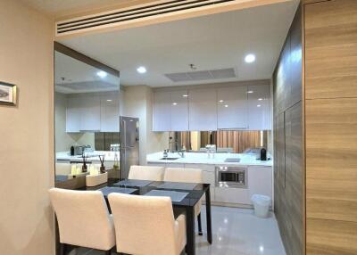 Modern kitchen with dining area