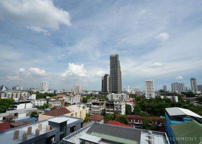 Cityscape view with tall buildings and cloudy sky