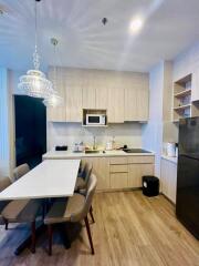 Modern kitchen with dining area