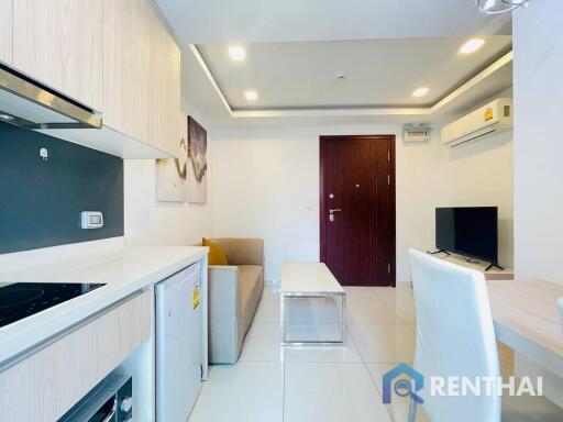 Affordable 1bed Condo in Pattayas Arcadia Beach Resor