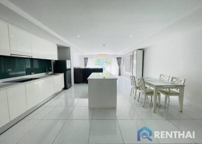 Spacious 2-bed Condo in The Place Pratumnak