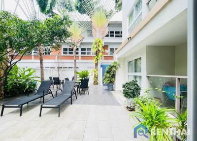 Spacious 2-bed Condo in The Place Pratumnak