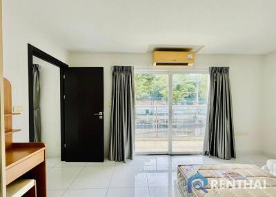 Spacious 2-bed Condo in The Place Pratumnak