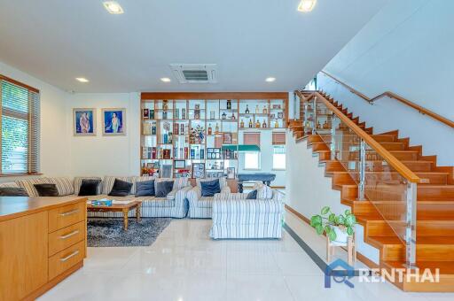 Luxurious 4-Bedroom Villa for Sale in East Pattaya