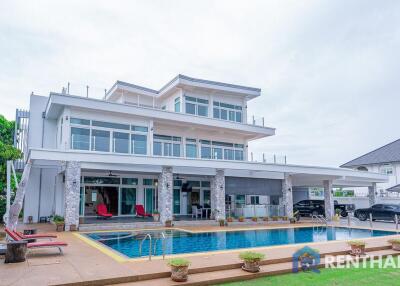 Luxurious 4-Bedroom Villa for Sale in East Pattaya