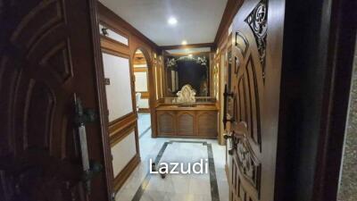 3 Bedrooms 2 Bathrooms 163 SQ.M Asoke Tower