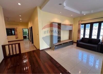 384 Sqm., 3 Beds, 2 Baths Townhouse listed for ฿ 3,900,000.