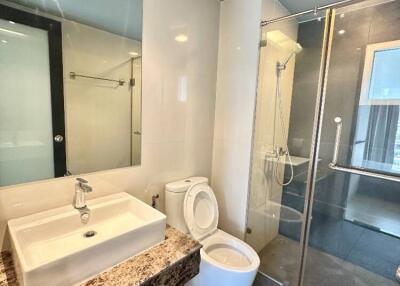 2-BR Condo at The Tempo Ruamrudee Condominium near BTS Phloen Chit