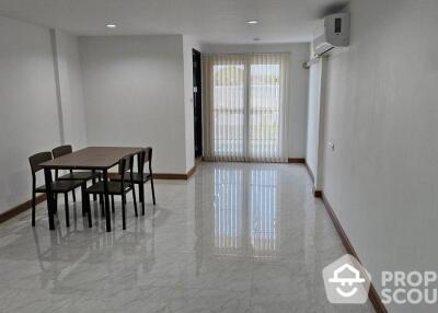 5-BR Townhouse in Bang Chak