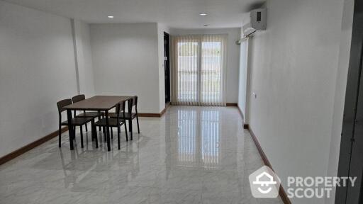 5-BR Townhouse in Bang Chak