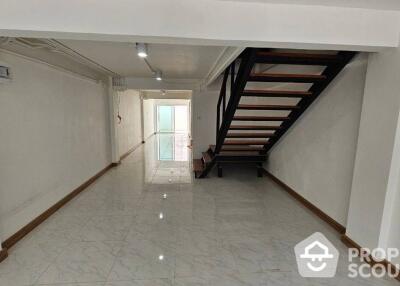 5-BR Townhouse in Bang Chak