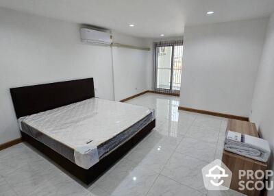 5-BR Townhouse in Bang Chak