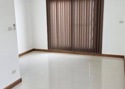 5-BR Townhouse in Bang Chak