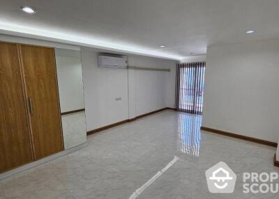 5-BR Townhouse in Bang Chak