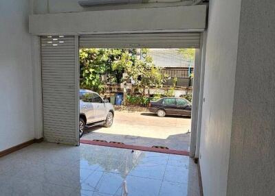 5-BR Townhouse in Bang Chak