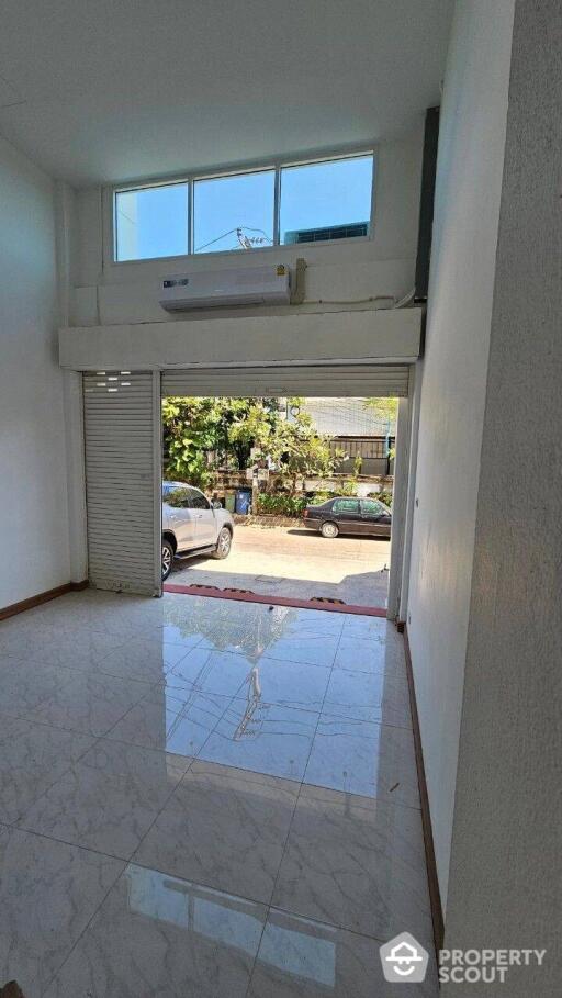 5-BR Townhouse in Bang Chak