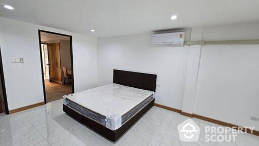 5-BR Townhouse in Bang Chak