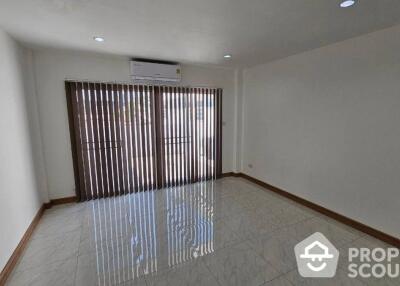 5-BR Townhouse in Bang Chak