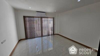 5-BR Townhouse in Bang Chak