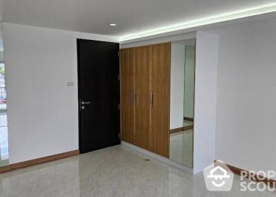 5-BR Townhouse in Bang Chak