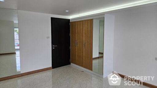 5-BR Townhouse in Bang Chak