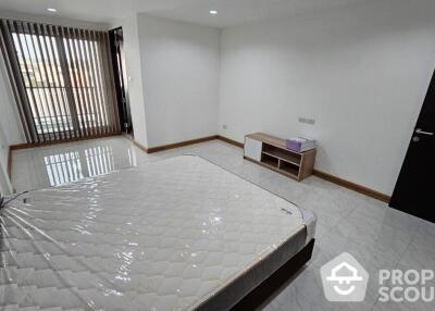 5-BR Townhouse in Bang Chak