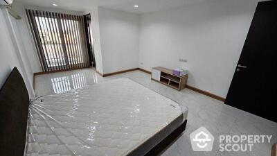 5-BR Townhouse in Bang Chak