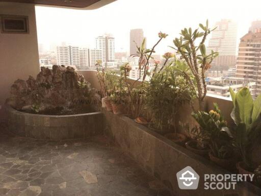 3-BR Condo at Phatsana Garden near BTS Ekkamai (ID 509650)