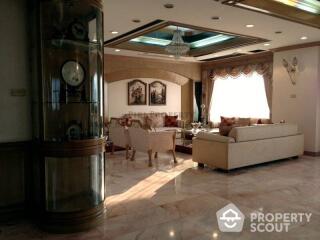 3-BR Condo at Phatsana Garden near BTS Ekkamai (ID 509650)