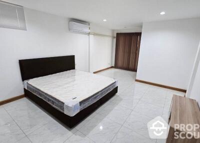 4-BR Townhouse in Bang Chak