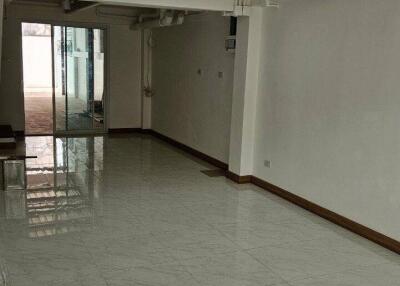 4-BR Townhouse in Bang Chak