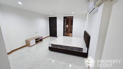 4-BR Townhouse in Bang Chak