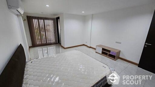 4-BR Townhouse in Bang Chak