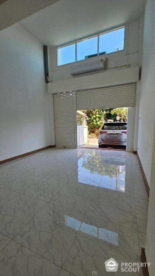 4-BR Townhouse in Bang Chak