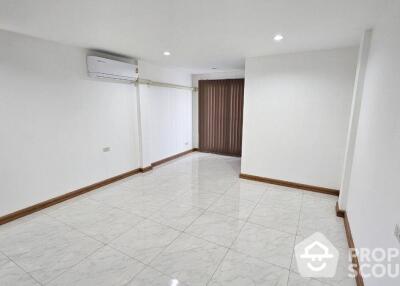 4-BR Townhouse in Bang Chak