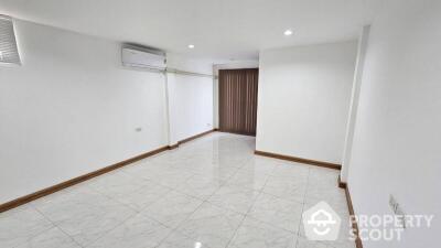 4-BR Townhouse in Bang Chak