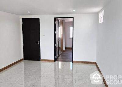 4-BR Townhouse in Bang Chak