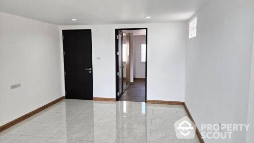 4-BR Townhouse in Bang Chak