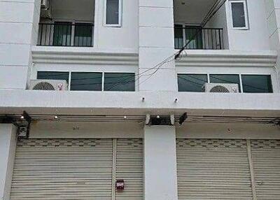 4-BR Townhouse in Bang Chak