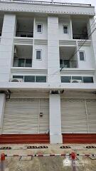 4-BR Townhouse in Bang Chak