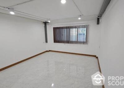 4-BR Townhouse in Bang Chak