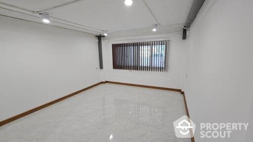 4-BR Townhouse in Bang Chak