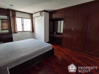 3-BR Condo at Regent On The Park1 (sukhumvit26) Condominium near BTS Phrom Phong (ID 514545)