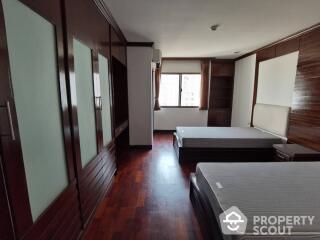 3-BR Condo at Regent On The Park1 (sukhumvit26) Condominium near BTS Phrom Phong (ID 514545)