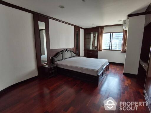 3-BR Condo at Regent On The Park1 (sukhumvit26) Condominium near BTS Phrom Phong (ID 514545)